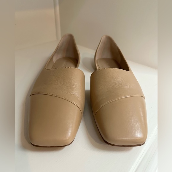 Vince || Cyder Flat in Cappucino - Picture 4 of 12
